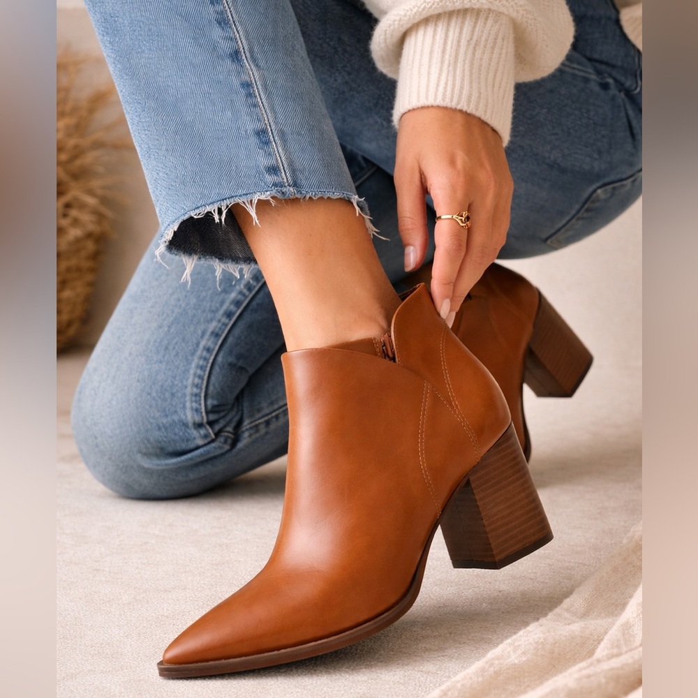 Arezzo Cora Brown Leather Ankle Booties Block Heel Size 7B